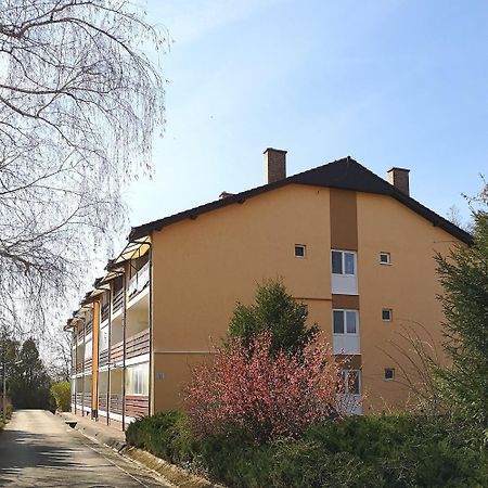 To Apartman Gunarasfuerdo Dombovar Exterior photo