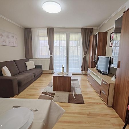 To Apartman Gunarasfuerdo Dombovar Exterior photo
